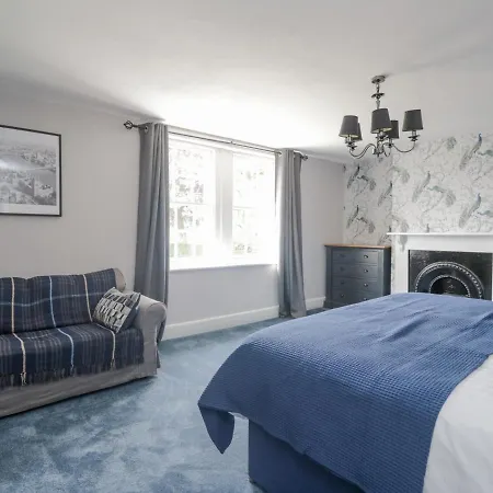 The Hollies Tatil Evi