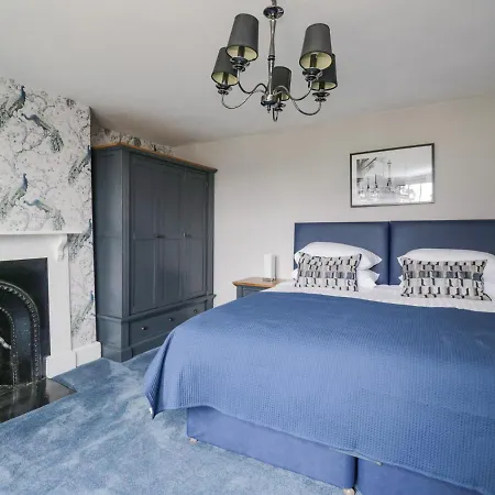 The Hollies Tatil Evi