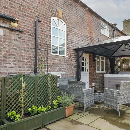 The Hollies Tatil Evi